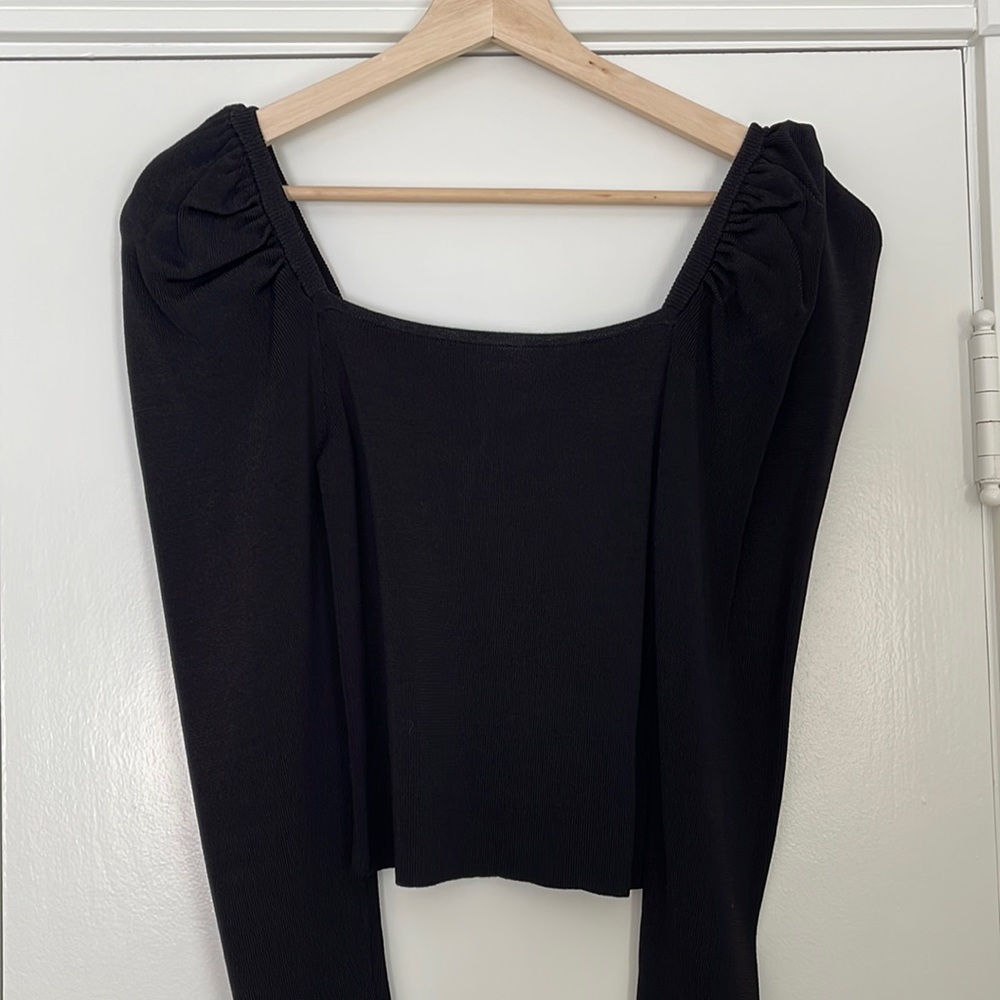 Puff shoulder top